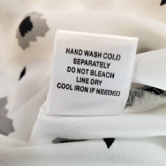 Pleione Erin Utility Shirt Size XS White Black Boho Aztec Print VNeck 1/2 Button - Picture 9 of 10